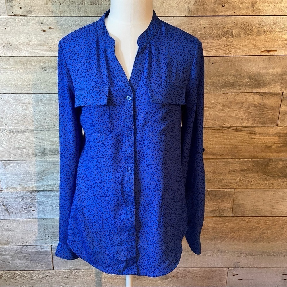🛍️3/$30 Sears women’s‎ blue animal print button up blouse in  size x-small